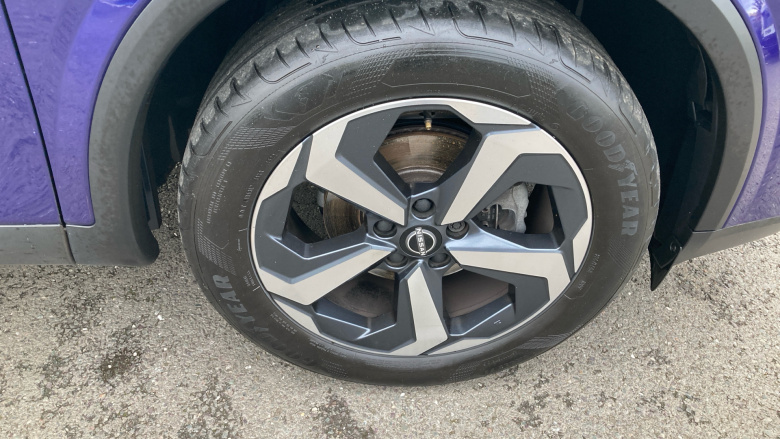 Nissan Qashqai 1.3 DiG-T MH N-Connecta 5dr Petrol Hatchback